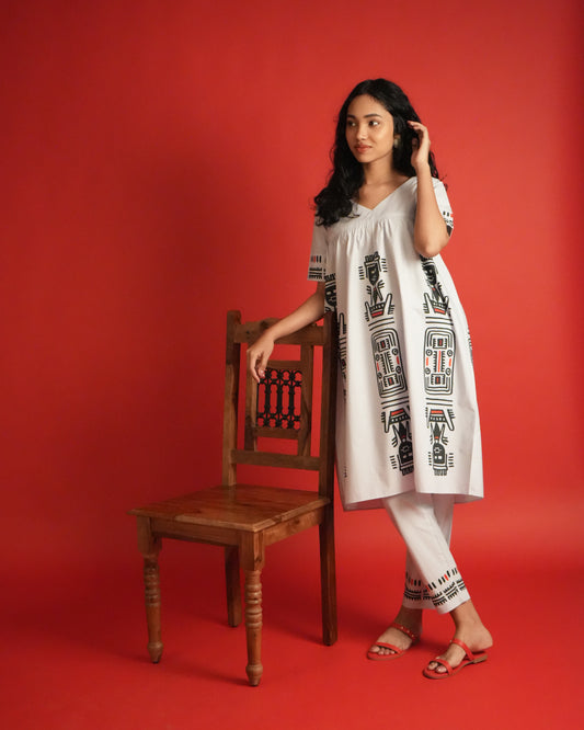 Front view of the Hiriwa Cotton Kurta Co-ord Set in pastel grey with tribal printed tunic and narrow-leg bottoms.